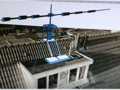 Antennemast over de nok van het huis